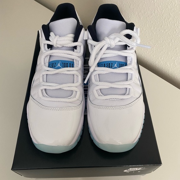 Never worn Air Jordan 11 Retro Low Legend Blue